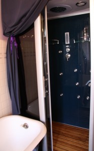 Balneo de 2010 juin sdb Chambre Troyes 11