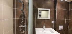 gite mery seine salle de bain grande douche 5