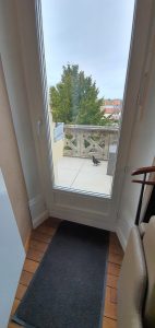 chambre hotes mailly proche a26 et troyes avec balcon et grande salle de bain douche baignoire toilette separe 15