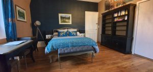 chambre hotes mailly proche a26 et troyes avec balcon et grande salle de bain douche baignoire toilette separe 17