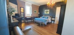 chambre hotes mailly proche a26 et troyes avec balcon et grande salle de bain douche baignoire toilette separe 23