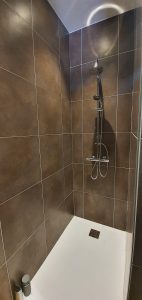 chambre hotes mailly proche a26 et troyes avec balcon et grande salle de bain douche baignoire toilette separe 25