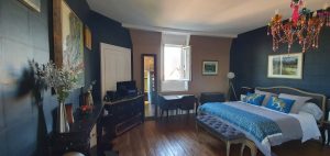 chambre hotes mailly proche a26 et troyes avec balcon et grande salle de bain douche baignoire toilette separe 4
